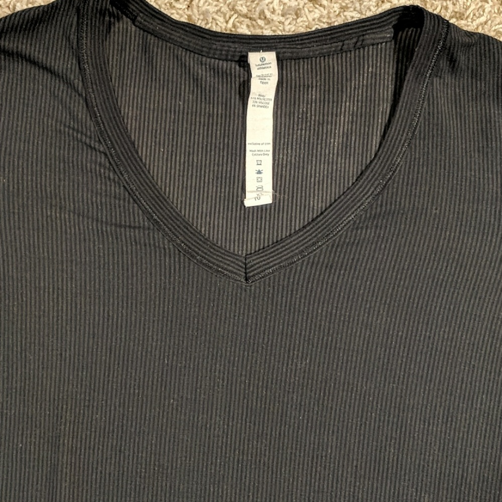 🚫Sold! Lululemon tee - Picture 2 of 5